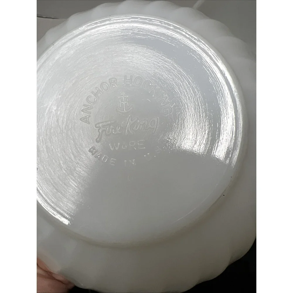 Anchor Hocking Fire King Milk Glass Set of 2 Bowls White‎